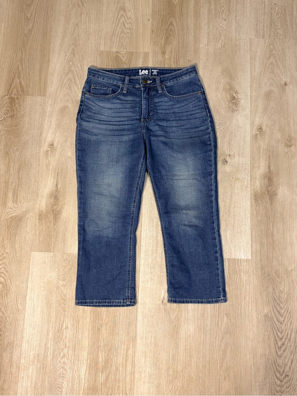Lee Capri Jeans Mid Rise Blue Wash Women’s Size 8 Summer Cropped Jeans